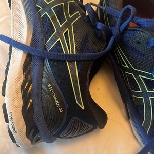 ASICS GEL NIMBUS 23 Preowned, Size Men’s 7 or Women’s 8.5, Color Blue.